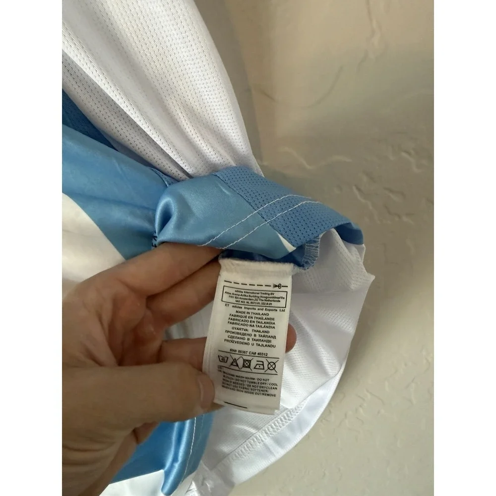 adidas Lionel Messi Argentina 2022 World Cup Champion Jersey Size Medium